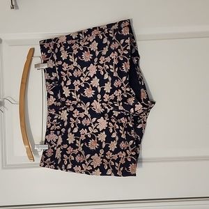 GAP City Short size 14